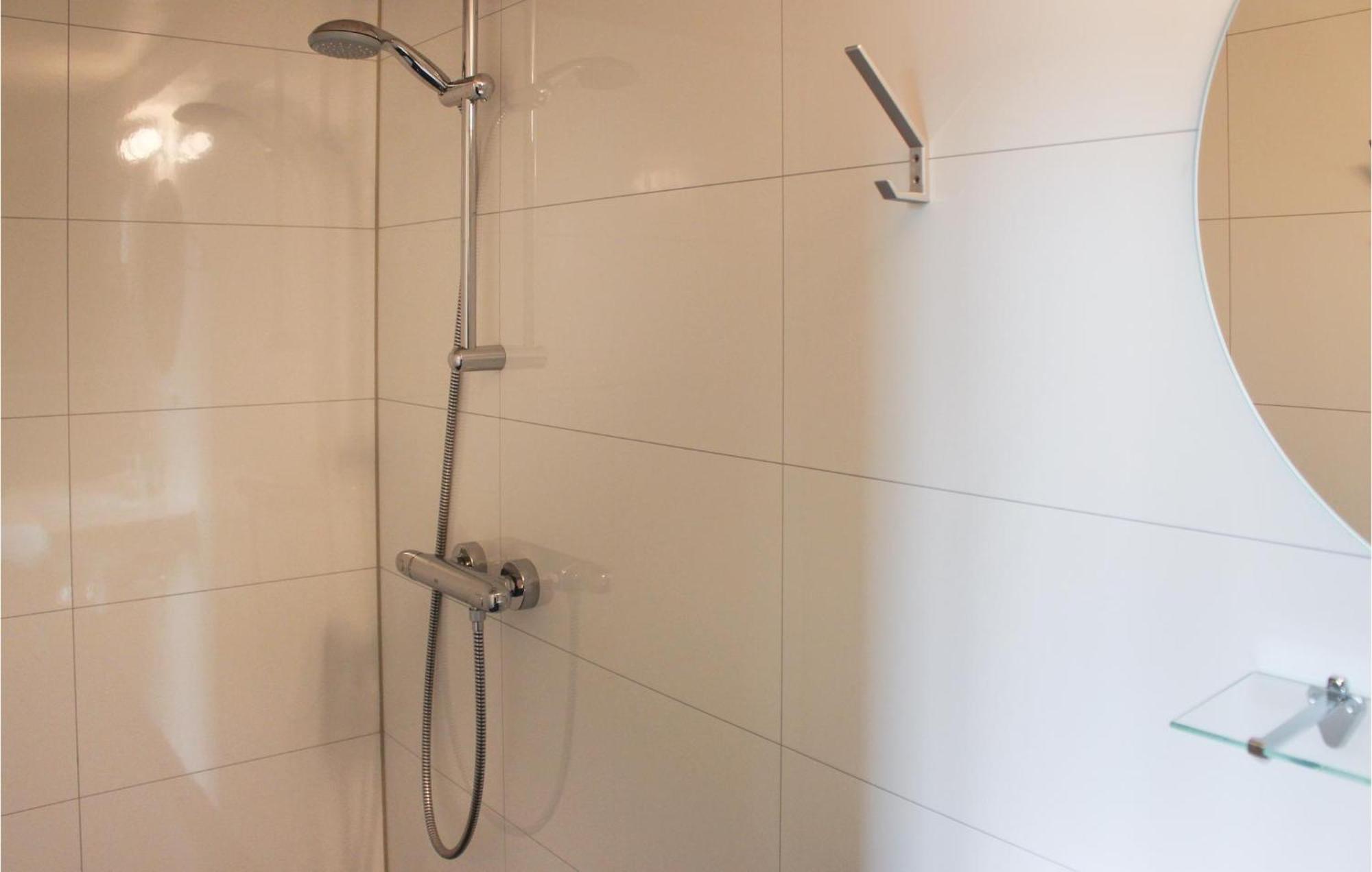 Cozy Home In Sint-Annaland With Kitchen エクステリア 写真